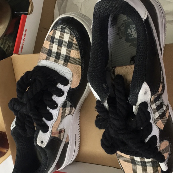 Nike custom design on Nike fits ladies 7 no bigger or smaller w box - Picture 5 of 7